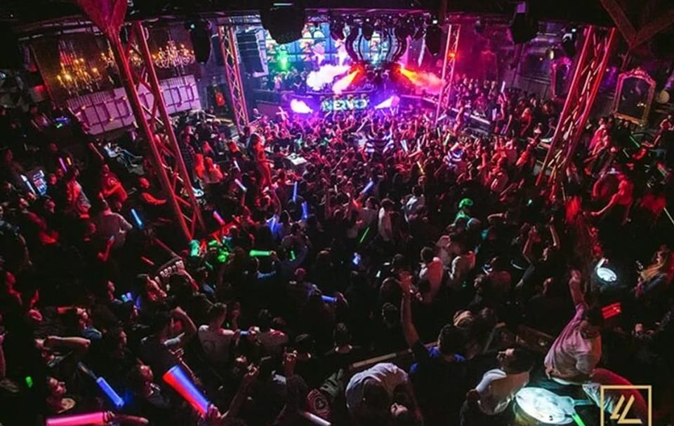 Venice Guided Pub Crawl with VIP Entry and Free Shots