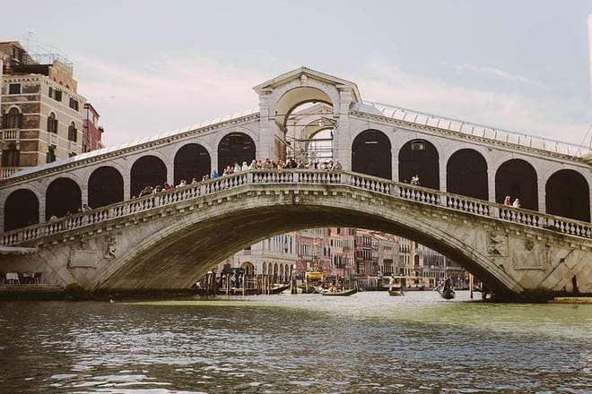 grand canal boat tour - rialto