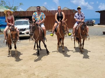 Private City Tour of Coxen Hole, Roatan for 4 Hours