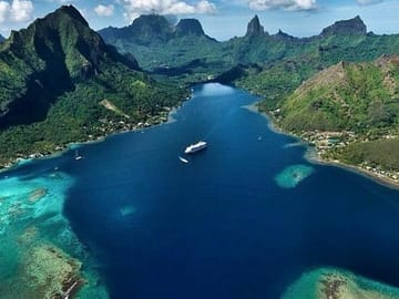 Opunohu Bay