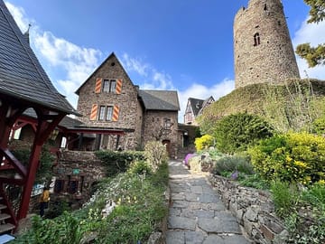 Koblenz: Private Thurant Castle tour with Roundtrip Transport