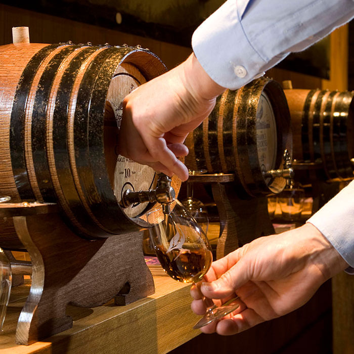 ST-EN Stirling, distillery and Saint Andrews - English Tour Guide