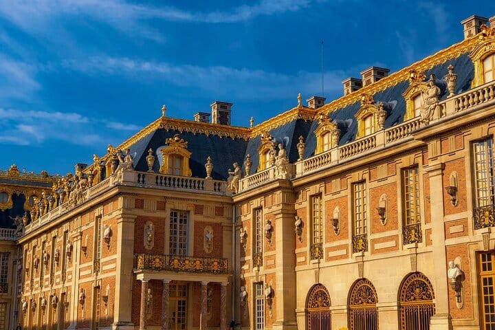 Paris Small Group Tour with Charles de Gaulle Transfer 9