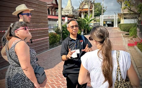 Private Cultural Walking Tour of Bangkok with Transfers