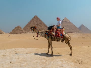 Professional Photo Shoot at the Pyramids of Giza