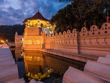 Kandy & Pinnawala Elephant Orphanage Day Trip from Negombo