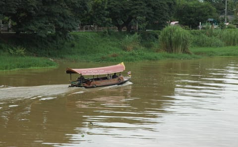 Chiang Mai Cultural Tour with Temple Visit and River Cruise