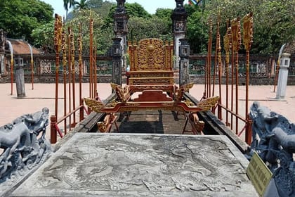 Ninh Binh Daily Tour: Hoa Lu – Tam Coc boat trip and Bike