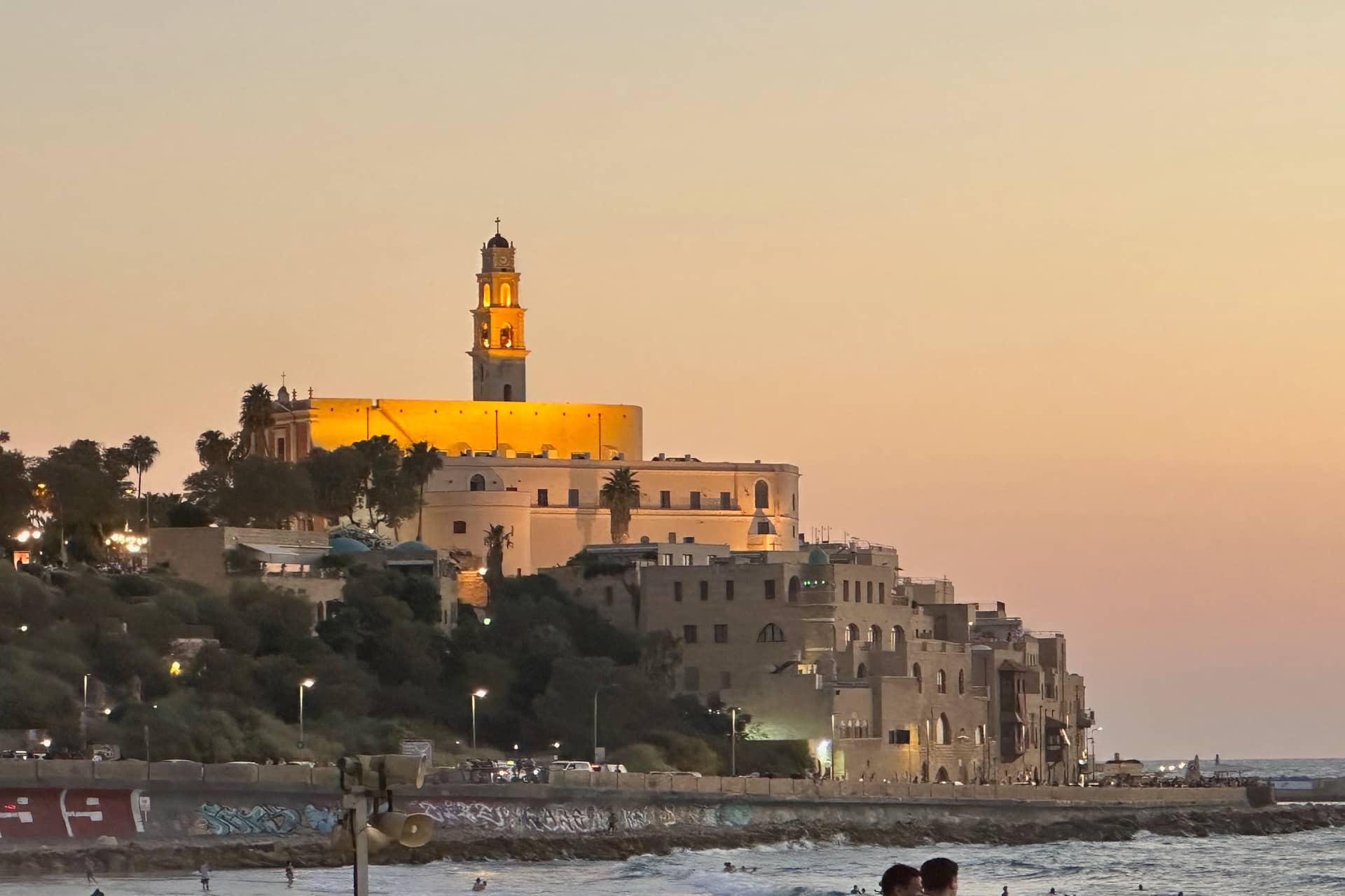 Tel Aviv Highlights Guided Walking Tour