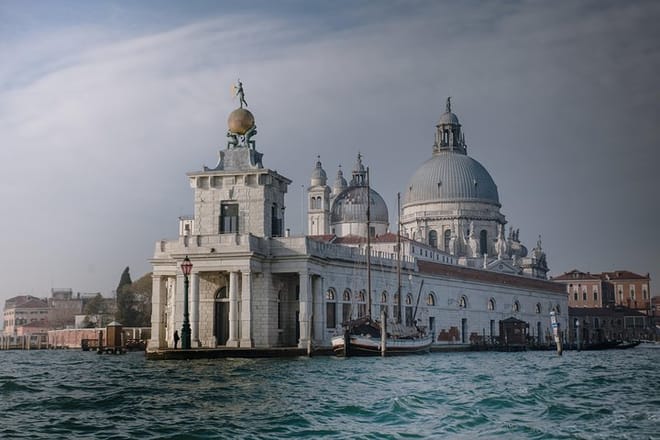 Grand Canal Boat Private Tour: Murano and Burano 2