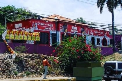 Local Bar Hop Tour in Montego Bay with private transportation