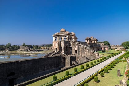 Indore to Mandu and Maheshwar: A Heritage Day Tour