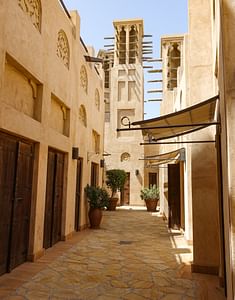 Visit Dubai's Old Town And have Lunch With Locals !