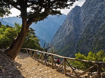 Samaria Gorge Day Trip from Rethymno with Expert Guide