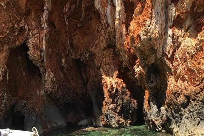 Red Rocks & Hells' Islands Private Getaway Tour 4