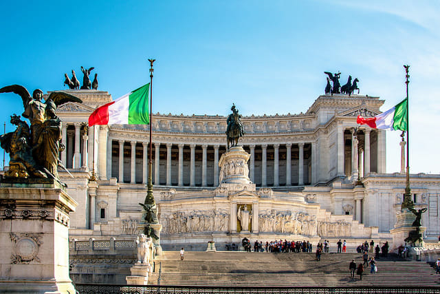 3-Hours Private Sightseeing Tour of Rome by Luxury Vehicle photo 2