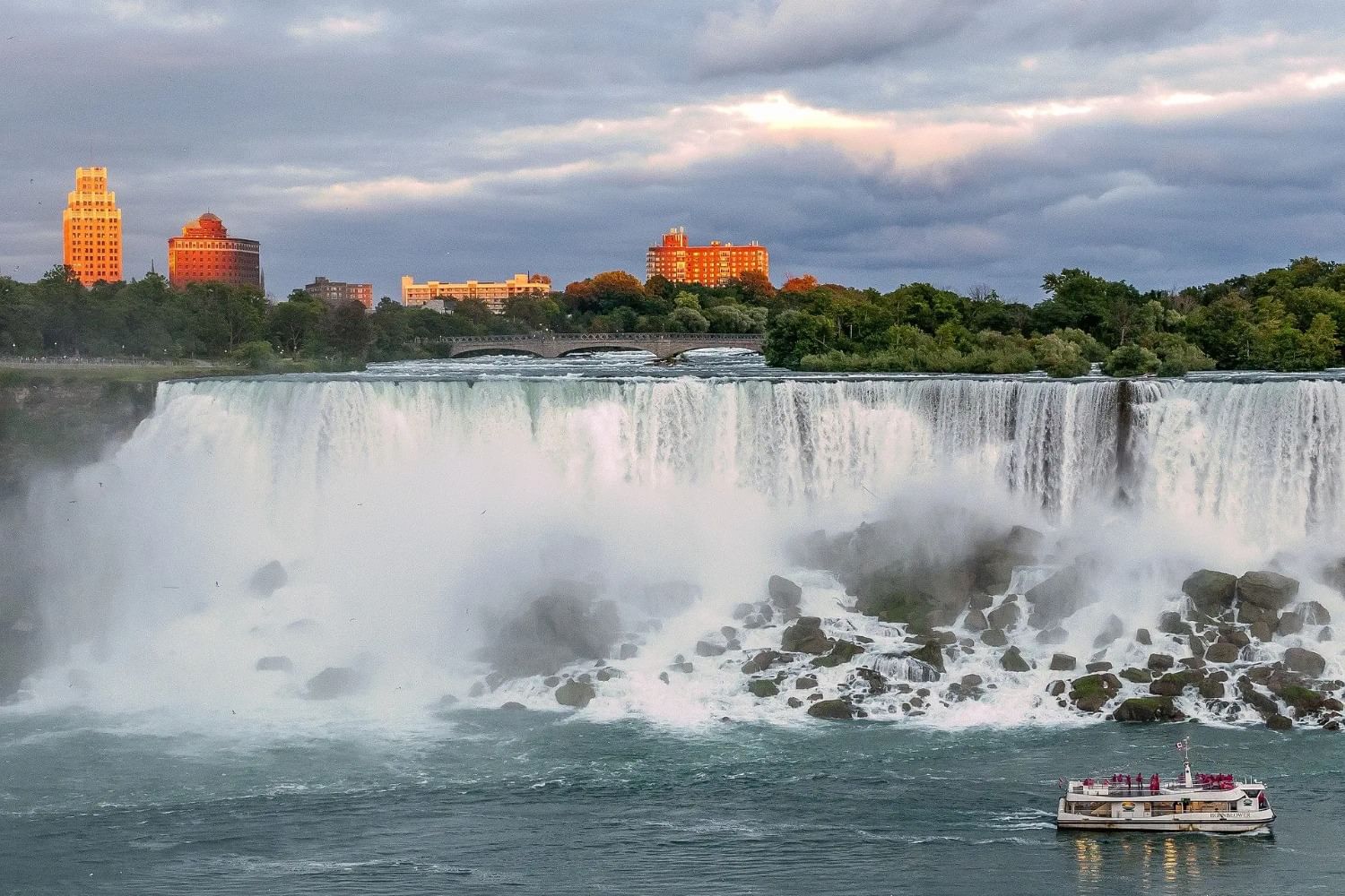 Niagara Falls Evening Lights Tour