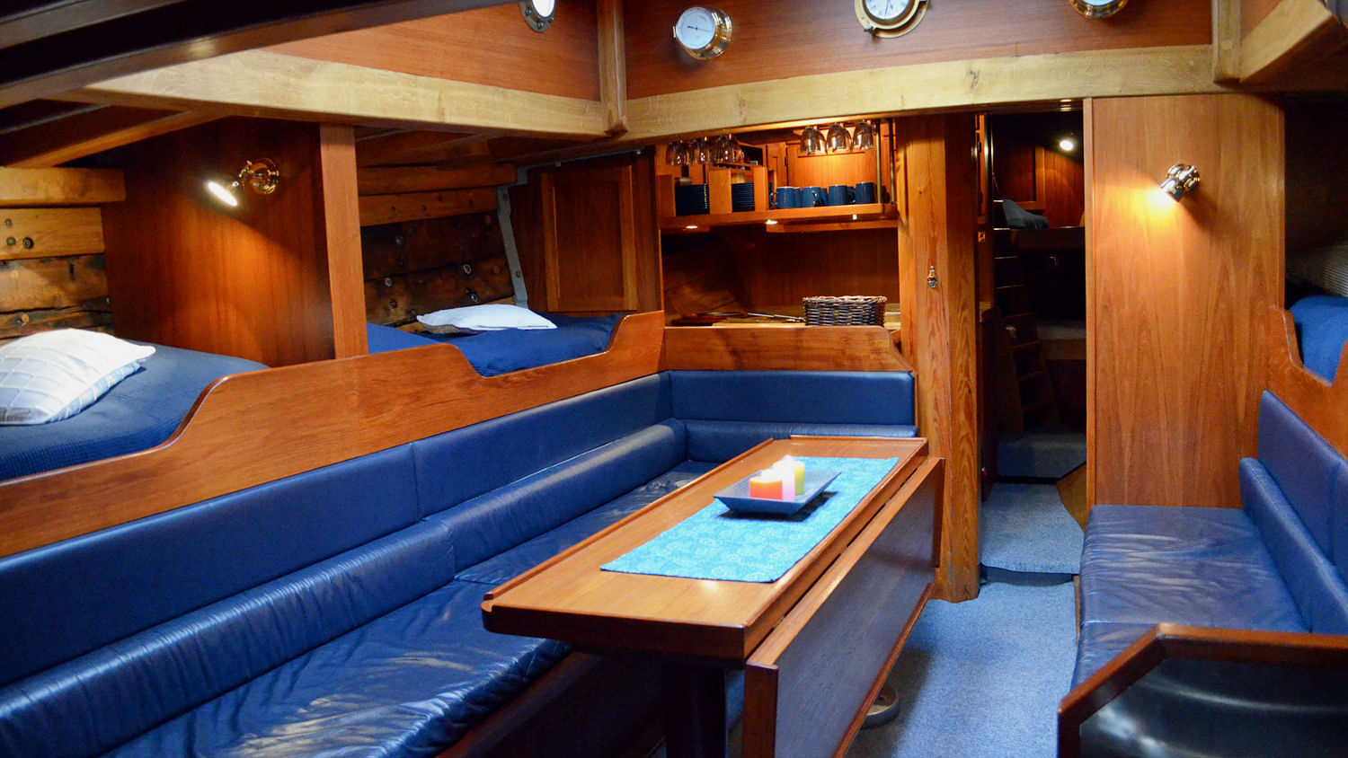 Purjeveneen sisustus