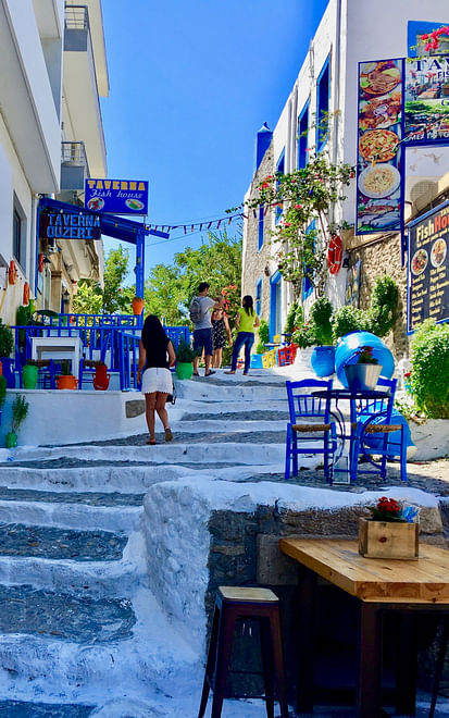 Strada pittoresca nell'isola di Kos, in Grecia