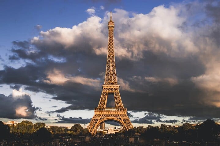 CDG Transfers with Eiffel Tower and Walking Tour of Belleville. 5