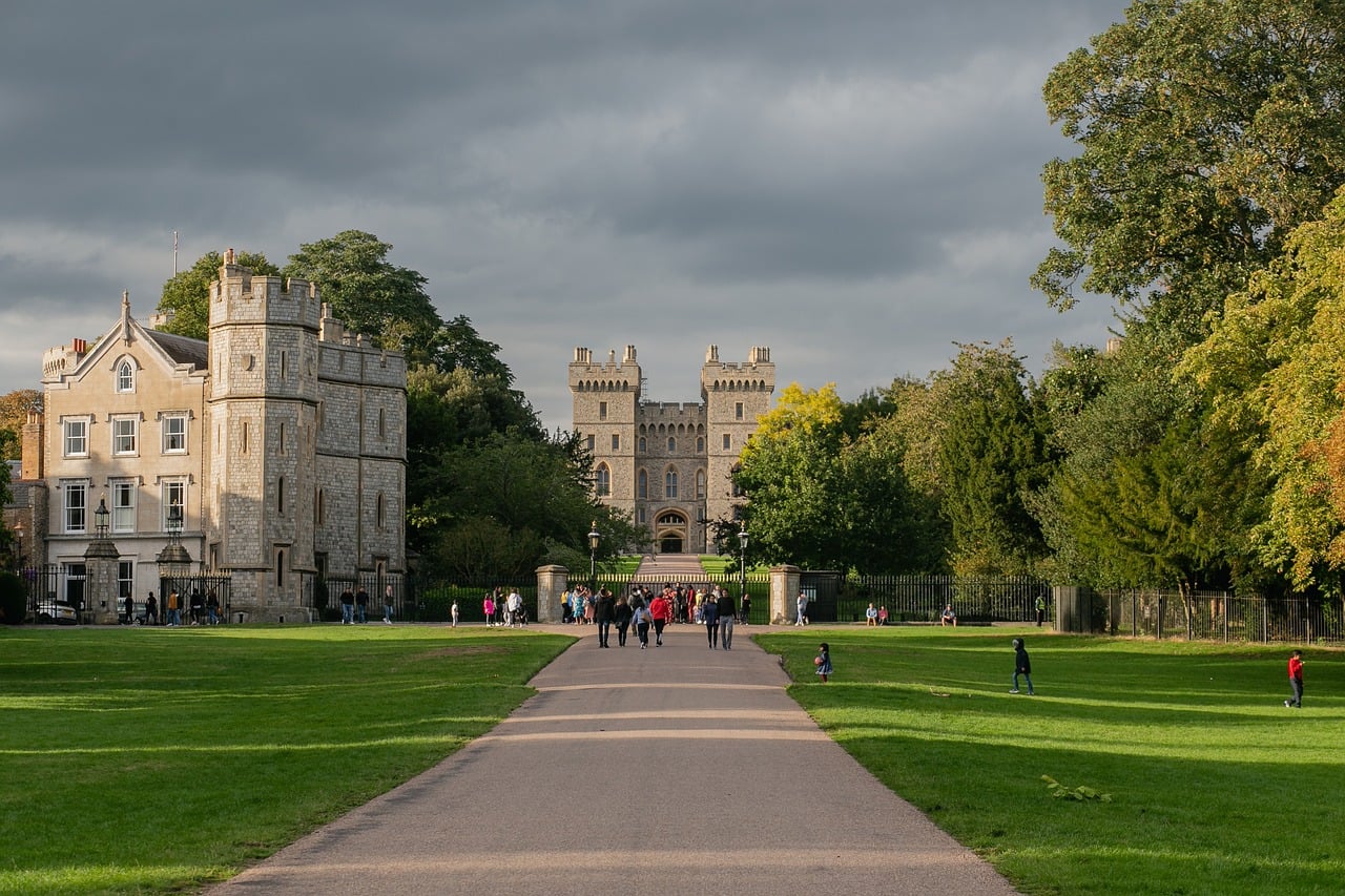 Windsor Castle Hampton Court palace Private Tour with Ticket 8