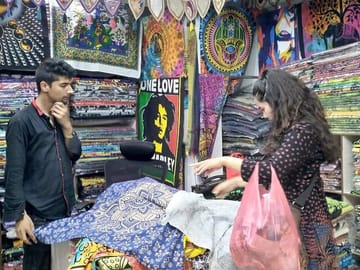Souvenir Shopping Walking Tour in Kathmandu Bazaars