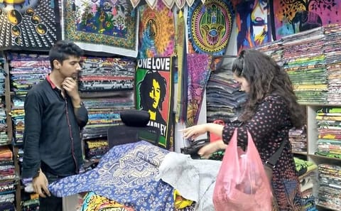 Souvenir Shopping Walking Tour in Kathmandu Bazaars