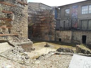 Latin Quarter – Roman Ruins & Gothic Churches Walking Audio Tour