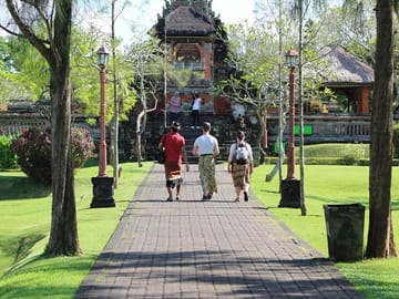 Walk to taman Ayun Temple
