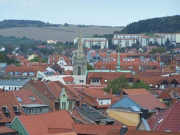 Blick vom Rande des Roeseschen Hölzchen über die Dächer um St.-Elisabeth in Richtung Osten, Credits: Metilsteiner