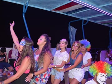 Dinner cruise on the Fantastic yacht in Sharm El Sheikh