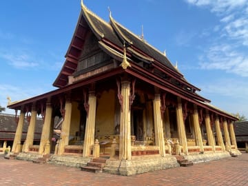 Vientiane City Tour: Buddha Park and Patuxay Monument