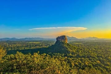 Sigiriya and Dambulla Cave Temple Day Tour from Colombo