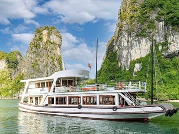 Budget Day Cruise with Kayaking in Halong Bay
