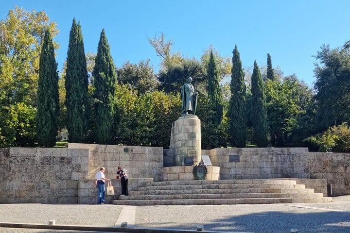 BRAGA E GUIMARÃES: Private Historic Tour from Porto