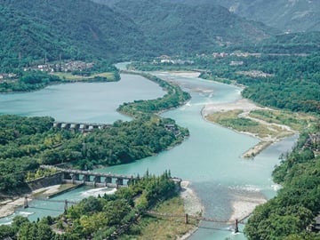 One-Day Round Trip from Chengdu to Mount Qingcheng & Dujiangyan Scenic Area