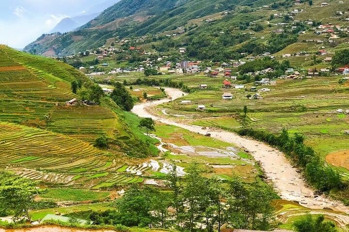 Sapa 2 Days Trekking Tour from Hanoi by Bus & Homestay Overnight