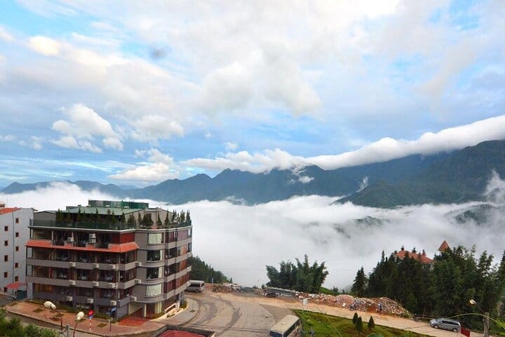 Sapa Trek 2days/1 night -Hotel Overnight-From Hanoi by Limousine