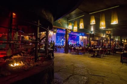 Nairobi Nightlife and Safari Park Hotel Dinner Experience
