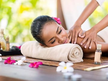 Ayurvedic Spa Massage and Herbal Garden Tour in Ahungalla