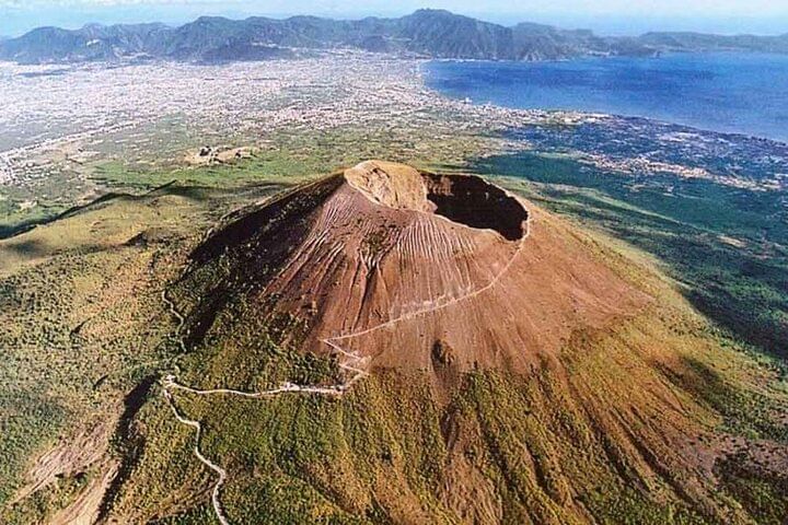 Mount Vesuvius Tour with Entry Ticket & Lunch