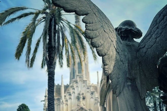 Cemetery of Montjuïc Walking Tour – Art, History & Views
