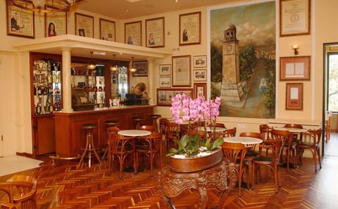 Cultural Food Tour of Chania Old Town with Live Music