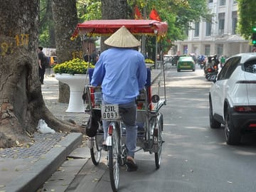 Cyclo Tour of Hoàn Kiếm District in Hanoi