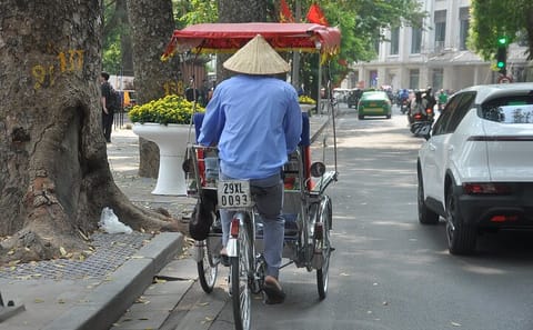 Cyclo Tour of Hoàn Kiếm District in Hanoi