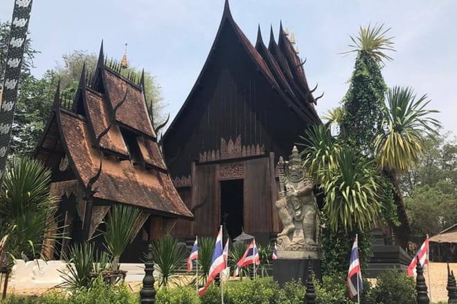 Chiang Mai-Chiang Rai: White - Blue temple - Black Museum-Golden Triangle 6