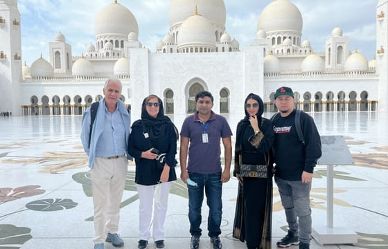 From Dubai: Rent a Guide for a Full Day Out in Abu Dhabi