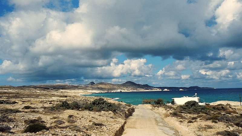 Discover the hidden beaches of Naxos