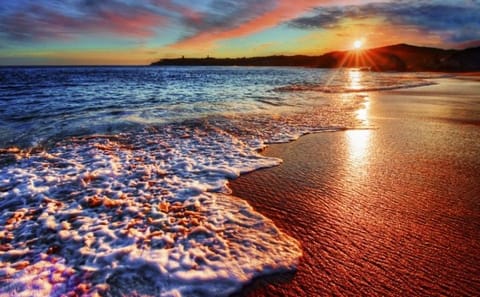 Private Santorini Sunset Tour with Beach and Archaeological Sites