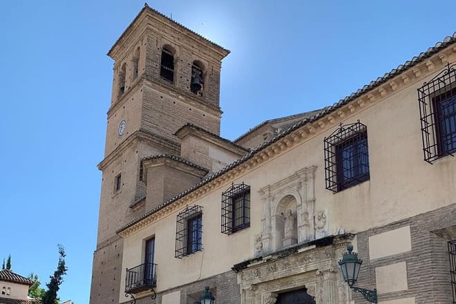 Private Tuk-Tuk Tour of Granada from the 18th to the 21st Century 4
